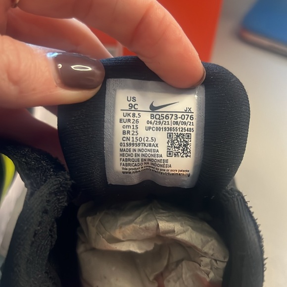 Nike, kids sneaker, NWT, size 9c - Picture 6 of 6